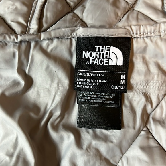 Girls Northface Black nanopuff jacket 10/12 - Picture 2 of 5